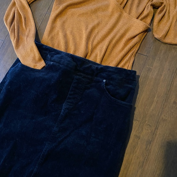 Black corduroy skirt - Picture 2 of 2